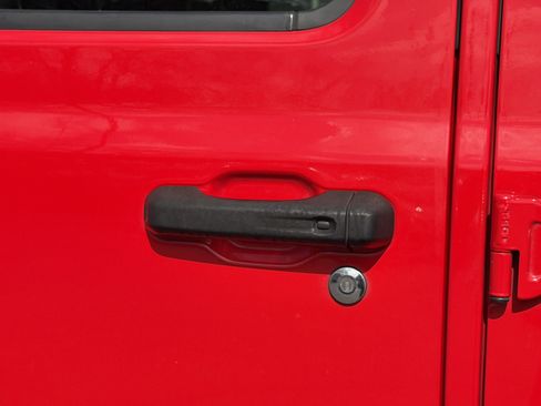 Used 2018 Jeep Wrangler Unlimited Sahara w/ Cold Weather Group image 15