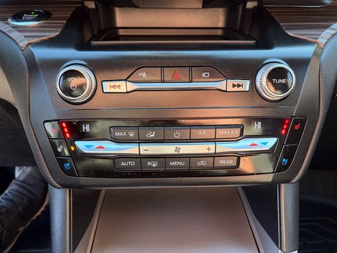 Used 2020 Ford Explorer Limited image 24