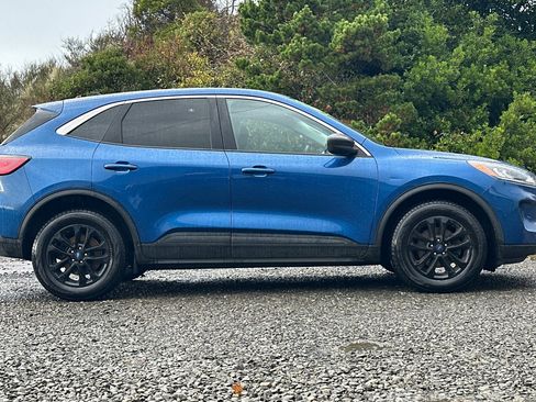 Used 2022 Ford Escape SE image 3