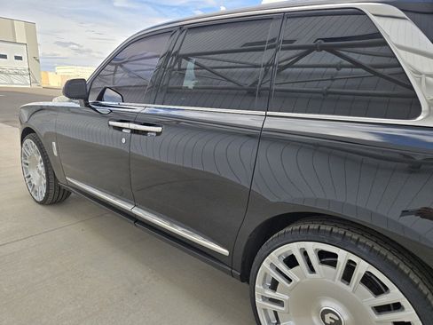 Used 2020 Rolls-Royce Cullinan Black Badge image 20