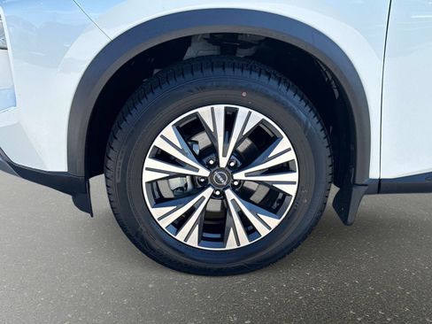Used 2023 Nissan Rogue SV w/ SV Premium B Package FWD image 11