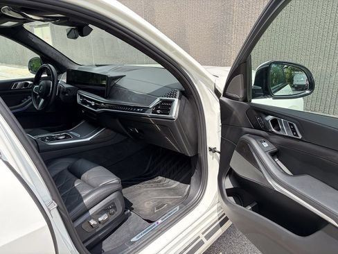 Used 2023 BMW X7 xDrive40i w/ M Sport Package AWD/4WD image 37