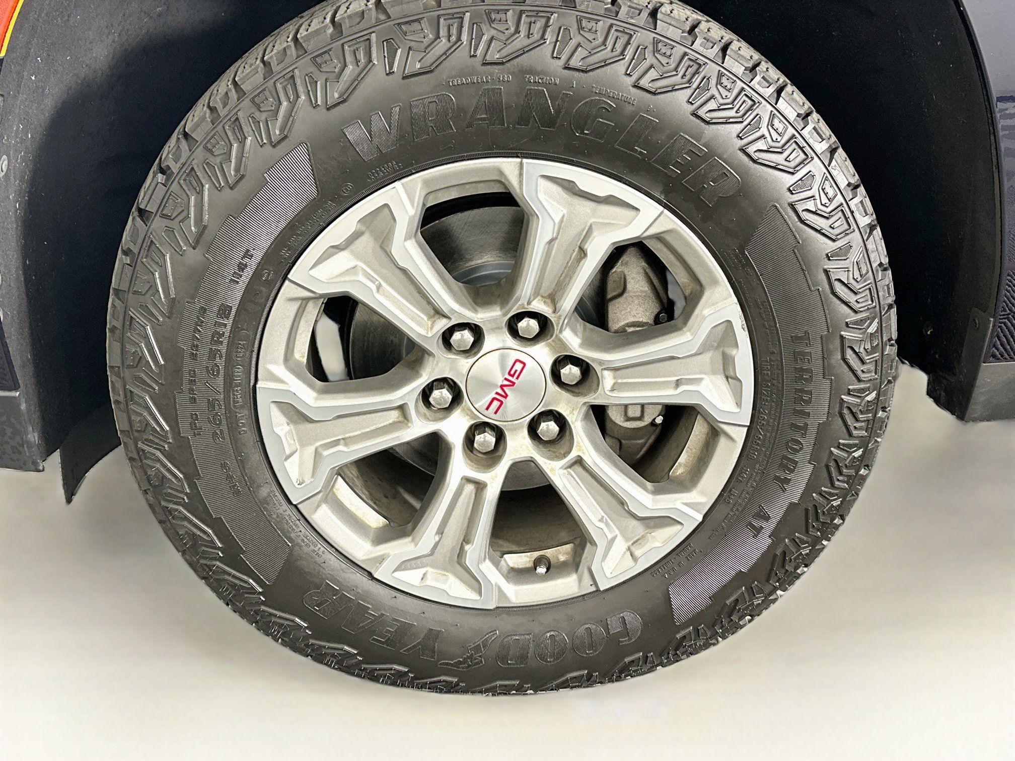 Used 2022 GMC Yukon XL SLE AWD/4WD image 11
