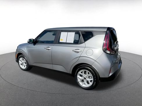 Used 2025 Kia Soul LX w/ LX Technology Package image 10