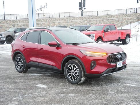 Used 2025 Ford Escape SE w/ PHEV Premium Package image 3