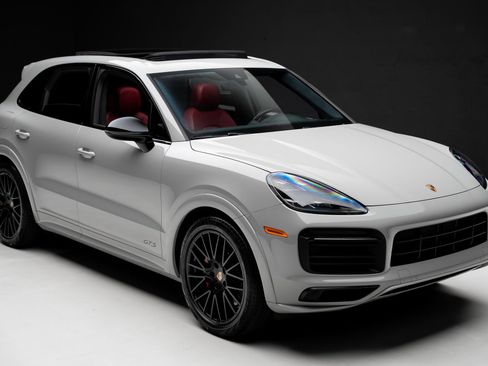 Used 2022 Porsche Cayenne GTS AWD/4WD image 40
