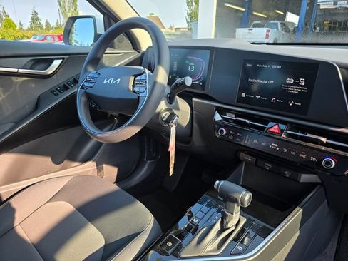Certified 2026 Kia Niro LX FWD image 11
