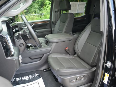 Used 2024 GMC Sierra 1500 Denali w/ Technology Package AWD/4WD image 11