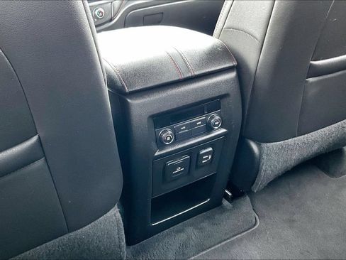 Used 2022 Chevrolet Traverse RS FWD image 34