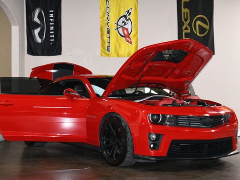 Used 2013 Chevrolet Camaro ZL1 w/ Gray Stripe Package RWD image 89