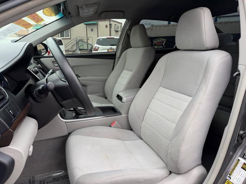 Used 2016 Toyota Camry image 18