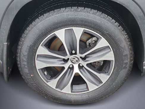 Used 2020 Toyota Highlander XLE image 8