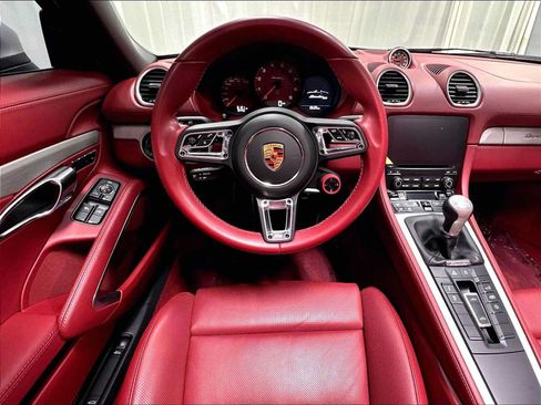 Used 2022 Porsche 718 Boxster RWD image 15