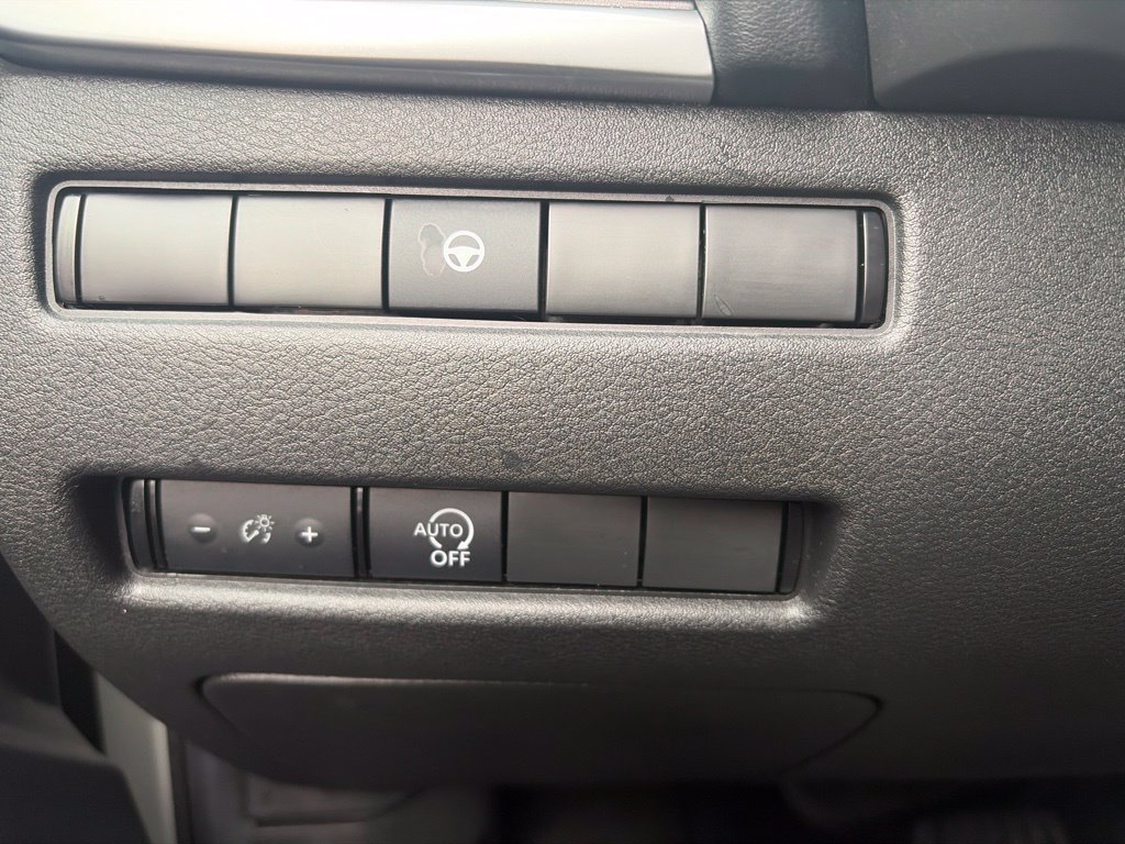 Used 2023 Nissan Rogue SV FWD image 30