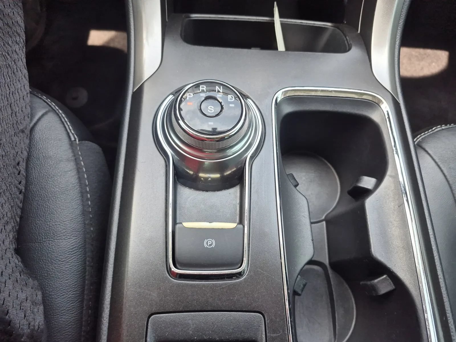 Used 2018 Ford Fusion SE w/ Fusion SE Technology Package FWD image 22