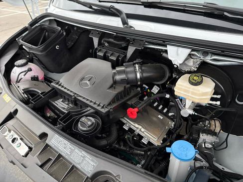 Used 2025 Mercedes-Benz Sprinter 2500 image 25