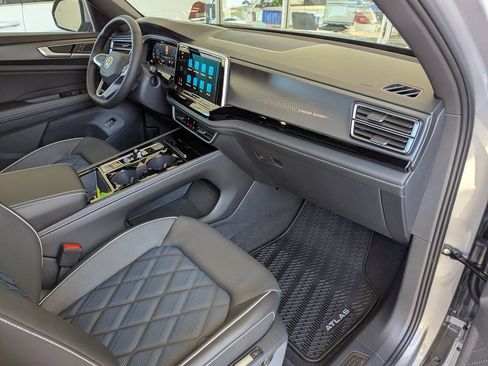 New 2026 Volkswagen Atlas Cross Sport SEL Premium R-Line AWD/4WD image 37