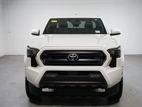 Certified 2024 Toyota Tacoma SR5 image 2