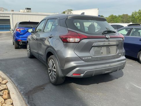 Used 2022 Nissan Kicks SV image 3