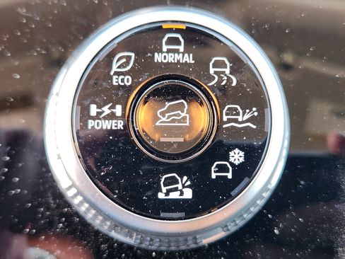 Used 2025 Mitsubishi Outlander SE image 18