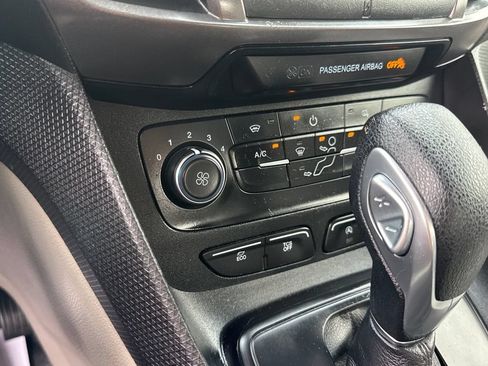 Used 2019 Ford Transit Connect XLT FWD image 40