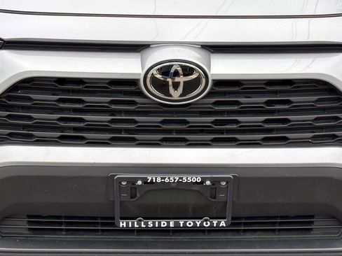 Used 2025 Toyota RAV4 XLE AWD/4WD image 7