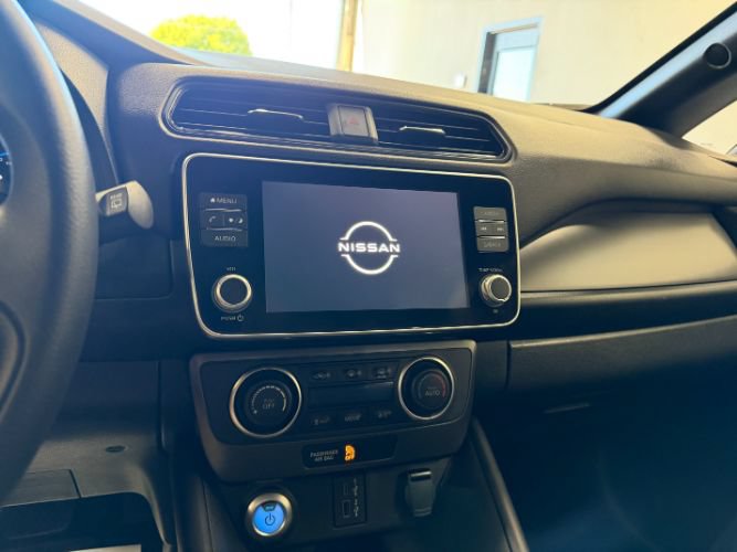 Used 2025 Nissan Leaf S FWD image 15