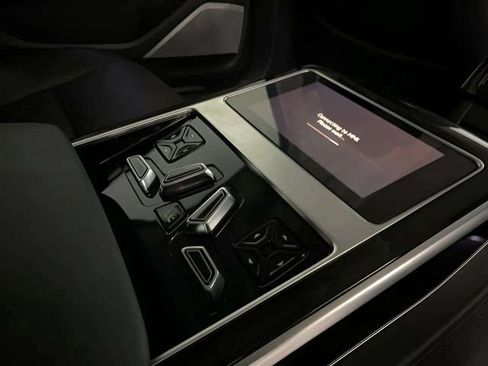 Used 2022 Audi S8 w/ S8 Comfort Plus Package AWD/4WD image 95