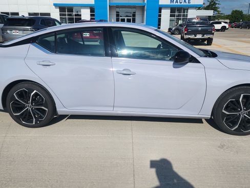 Used 2024 Nissan Altima 2.5 SR FWD image 4