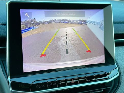 Used 2023 Jeep Compass Latitude image 13