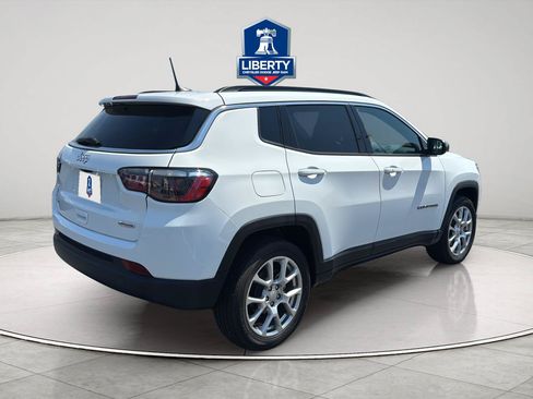Used 2023 Jeep Compass Latitude AWD/4WD image 10