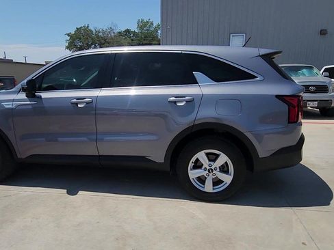 Used 2022 Kia Sorento LX AWD/4WD image 6