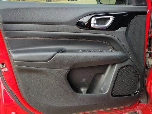 Used 2023 Jeep Compass Limited image 11