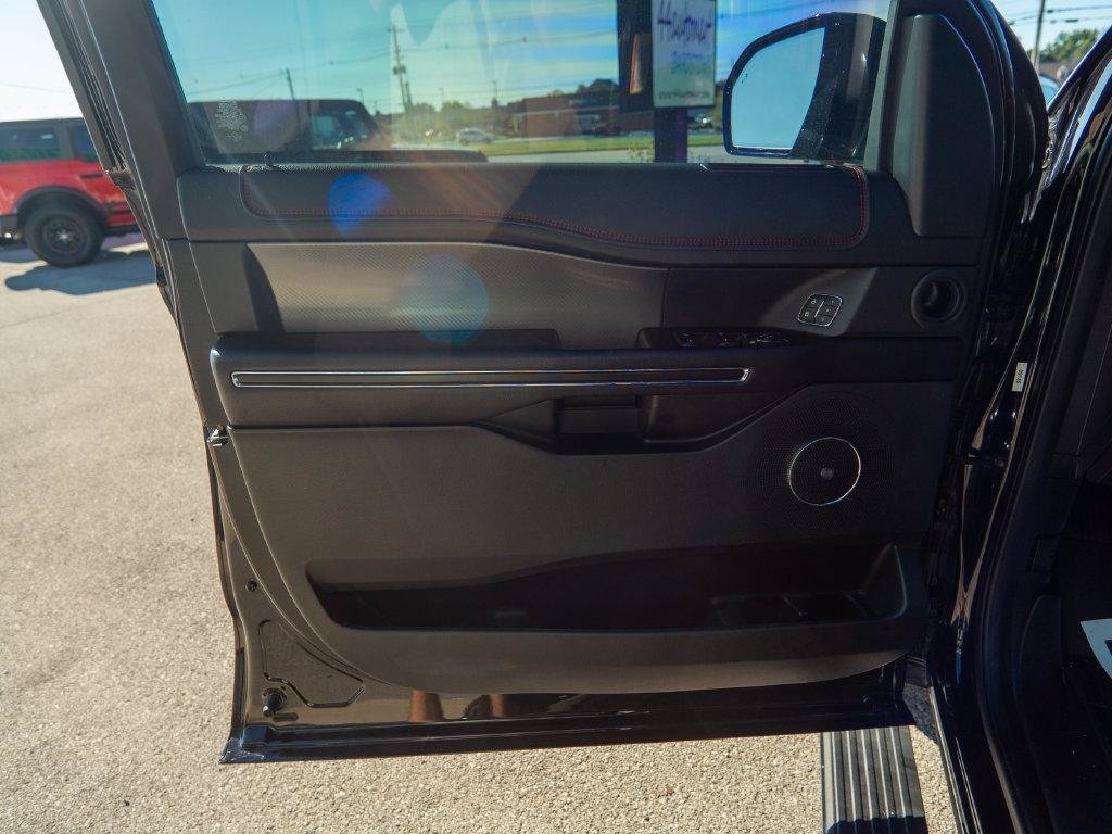 Used 2021 Ford Expedition Limited AWD/4WD image 19