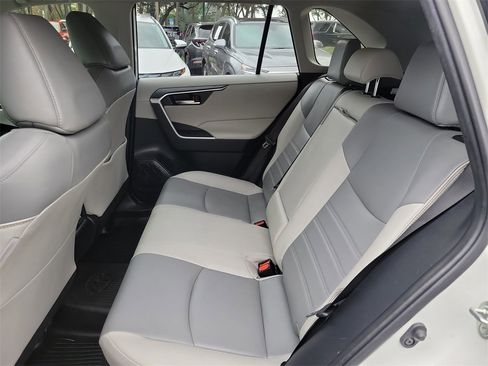 Used 2022 Toyota RAV4 XLE Premium image 38
