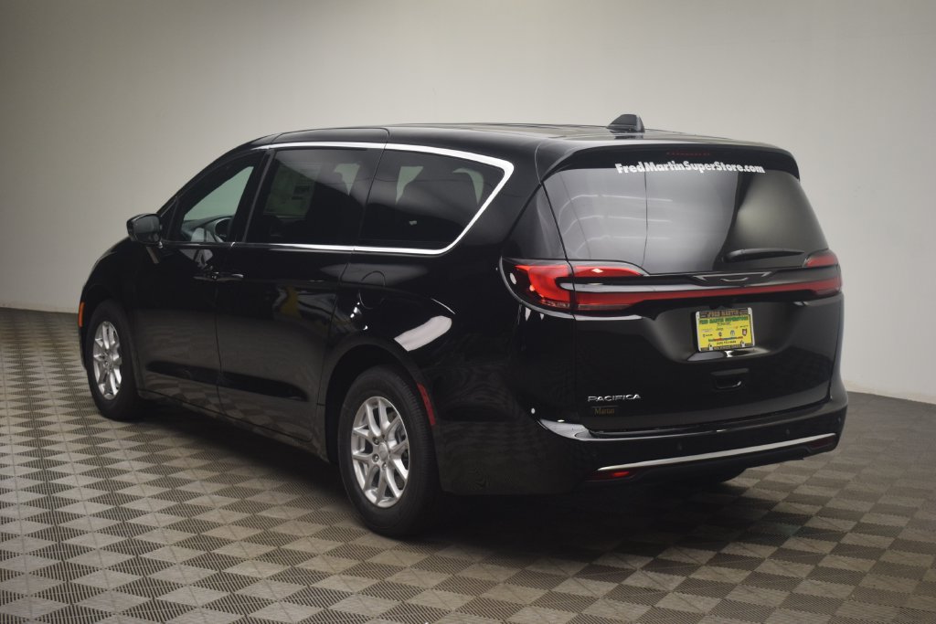 New 2027 Chrysler Pacifica Select w/ Family Tech Group FWD image 12