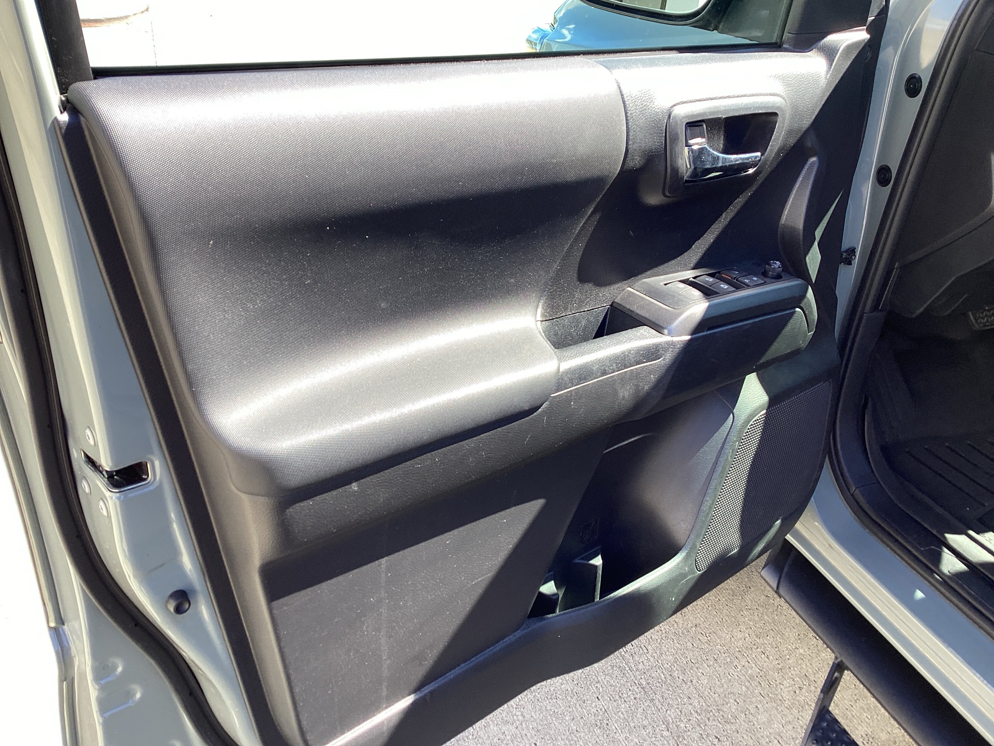 Used 2023 Toyota Tacoma TRD Sport w/ Technology Package RWD image 15
