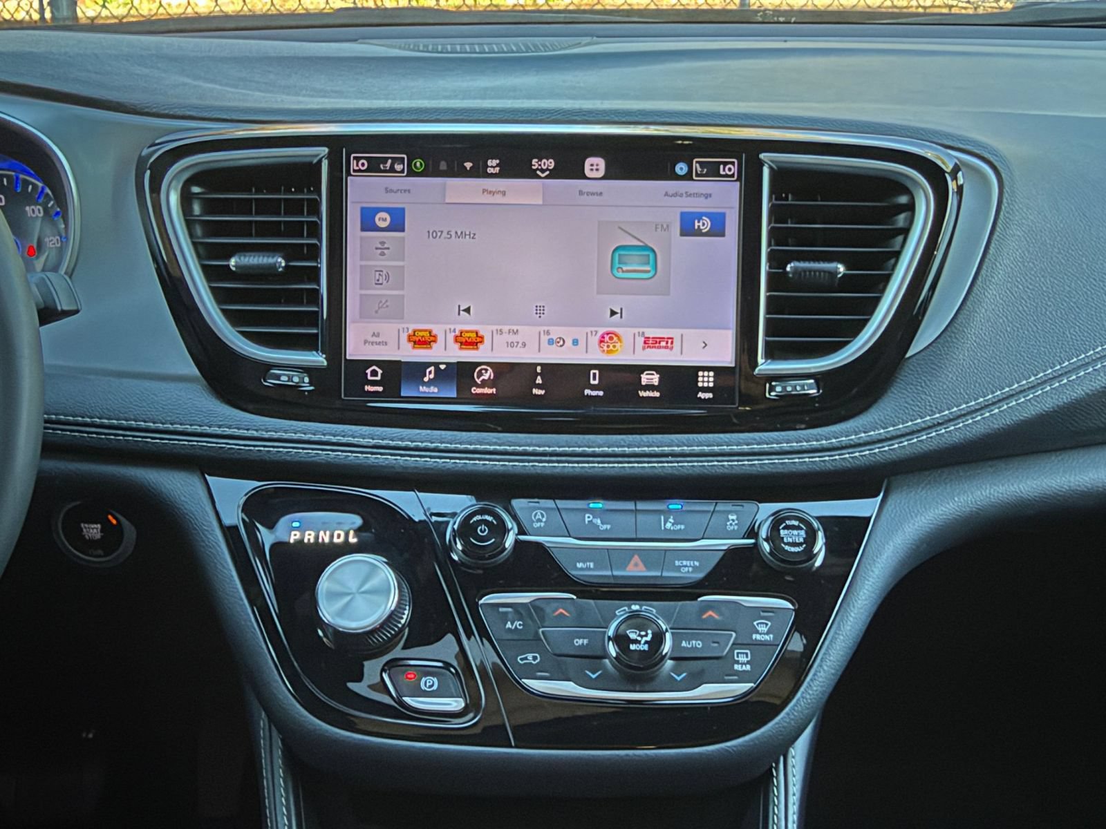 Used 2025 Chrysler Pacifica Limited FWD image 20