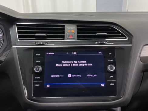 Used 2020 Volkswagen Tiguan SE w/ 3rd Row Seat Package AWD/4WD image 23