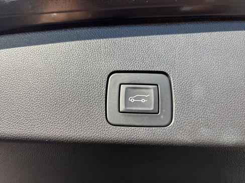 Used 2023 Buick Encore GX Select w/ Sport Touring Package FWD image 19