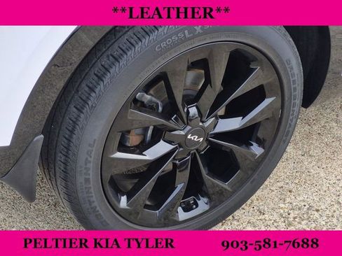 Certified 2023 Kia Sorento SX FWD image 9