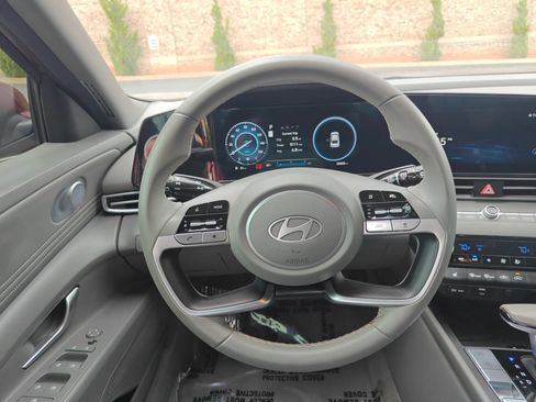 Used 2024 Hyundai Elantra SEL w/ Convenience Package FWD image 8