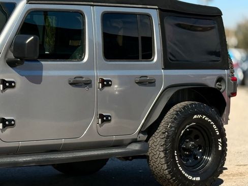 Used 2018 Jeep Wrangler Unlimited Sport S image 3