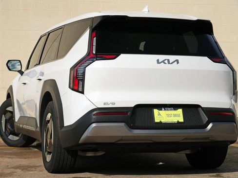 Used 2026 Kia EV9 Light RWD image 5
