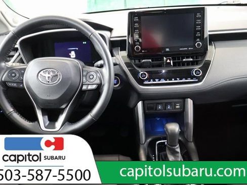 Used 2022 Toyota Corolla Cross XLE image 16