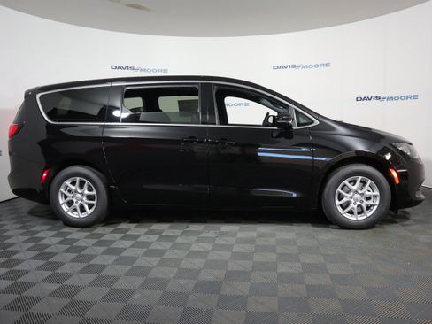 New 2026 Chrysler Voyager LX image 4
