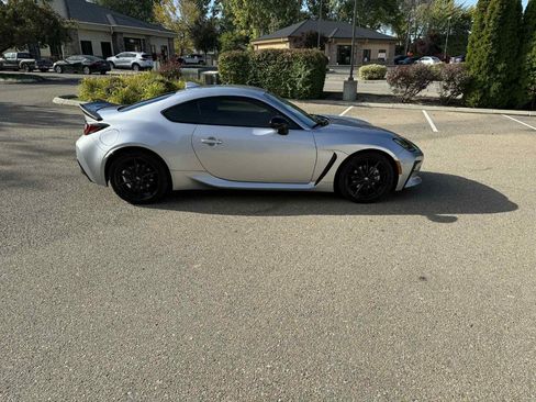 Used 2023 Toyota GR86 Premium w/ ALL Weather Mat Package (TMS) RWD image 6