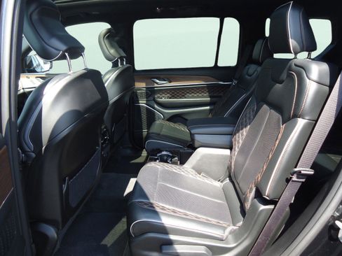 Used 2021 Jeep Grand Cherokee L Summit w/ Luxury Tech Group V image 33