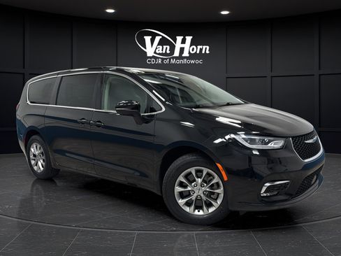 Used 2023 Chrysler Pacifica Touring-L w/ Uconnect Theater Family Group AWD/4WD image 1