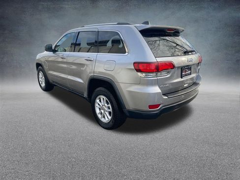 Used 2020 Jeep Grand Cherokee Laredo image 3